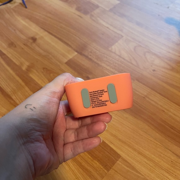 Portable speaker - Picture 2 of 5